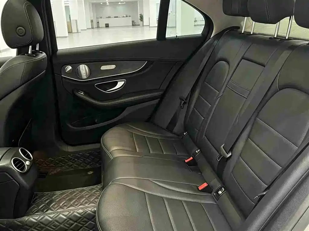 Mercedes-Benz C-Class — миниатюра 6