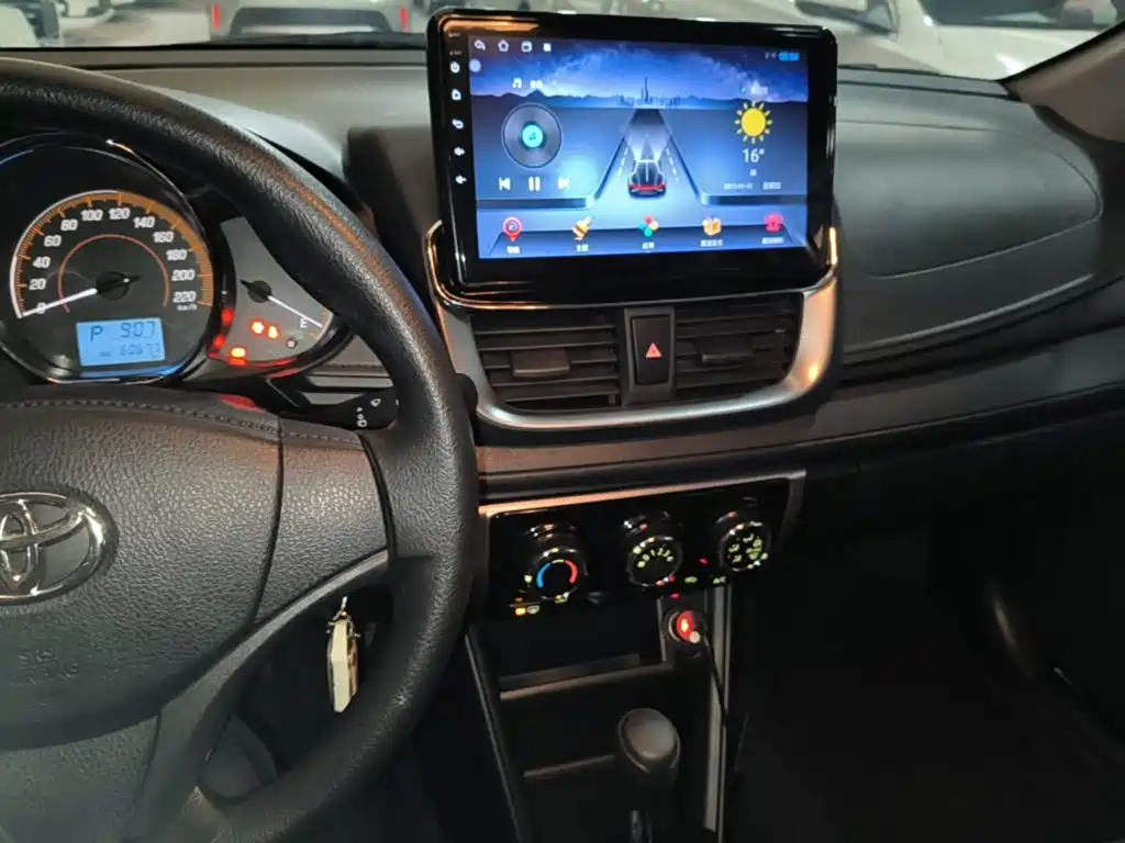 Toyota Yaris L — миниатюра 10