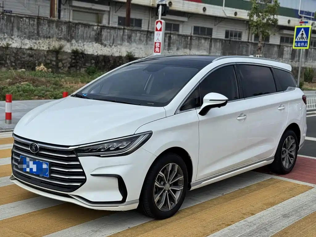 BYD MAX
