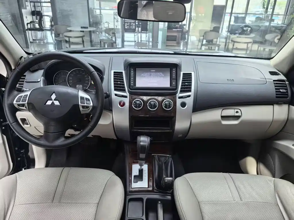 Mitsubishi Pajero Sport 2013 3.0L AT Flagship