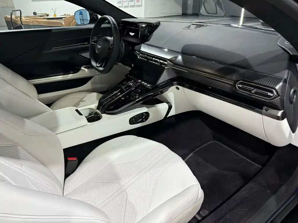 Aston Martin V8 Vantage 2024 4.0T V8 Coupe
