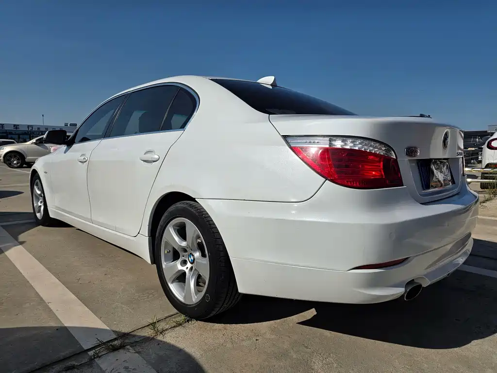 BMW 5 Series — миниатюра 4