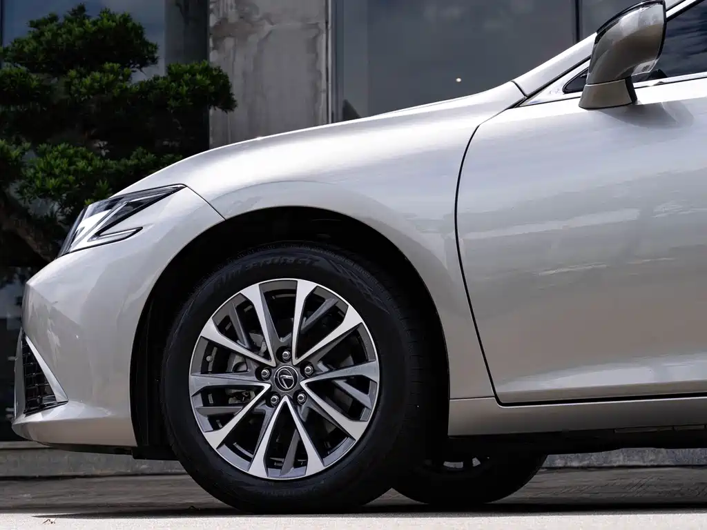 Lexus ES — миниатюра 8