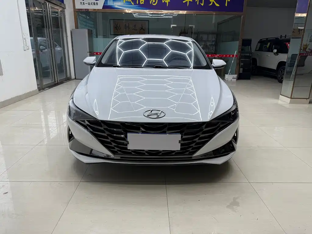 HYUNDAI ELANTRA