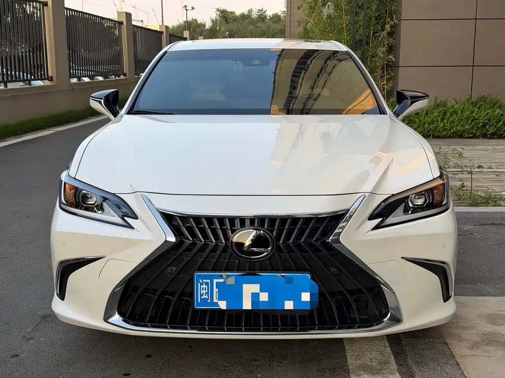 Lexus ES — миниатюра 2