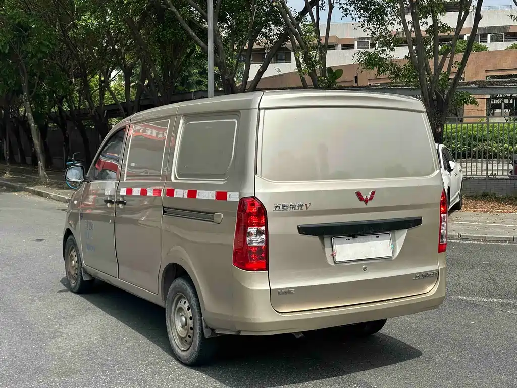 Wuling Rongguang V — миниатюра 5