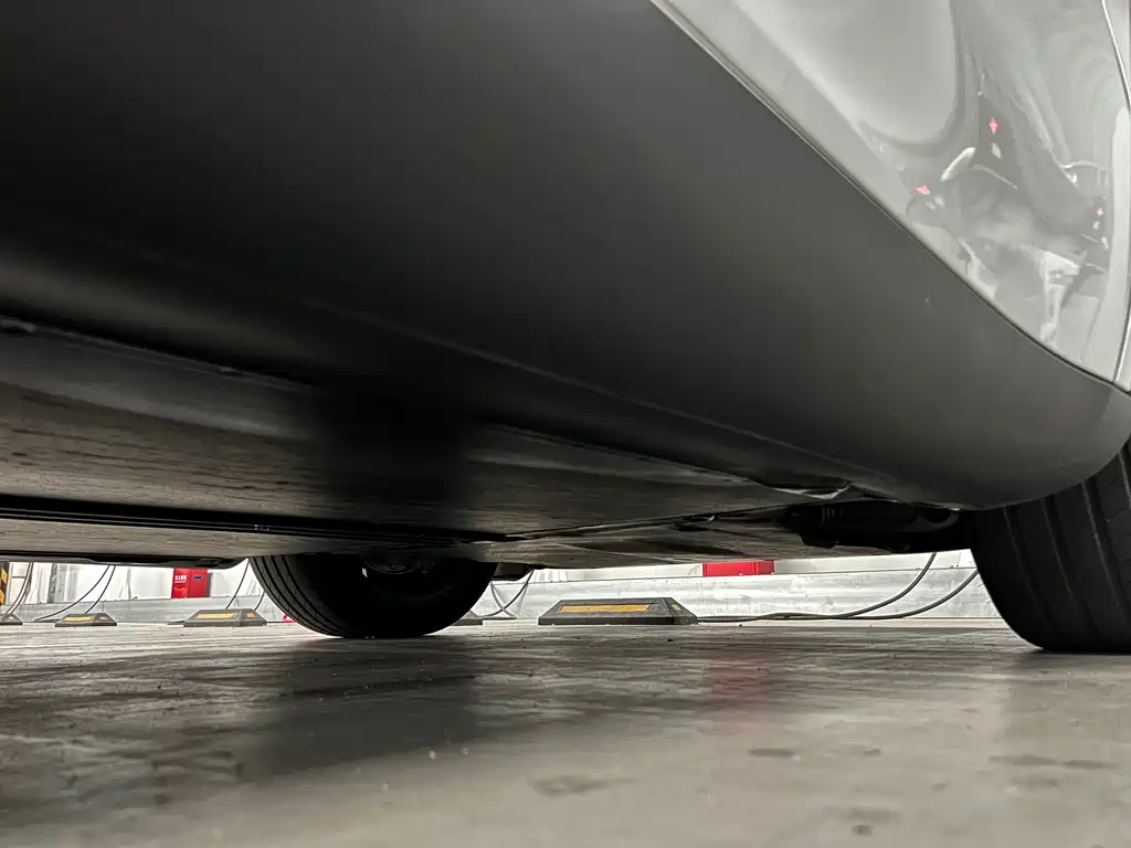 Tesla Model Y — миниатюра 50
