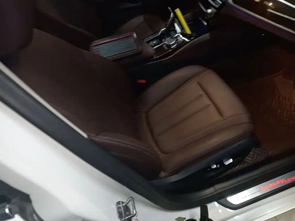 BMW 5 Series — миниатюра 25
