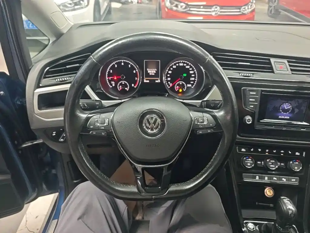 Volkswagen Touran — миниатюра 11