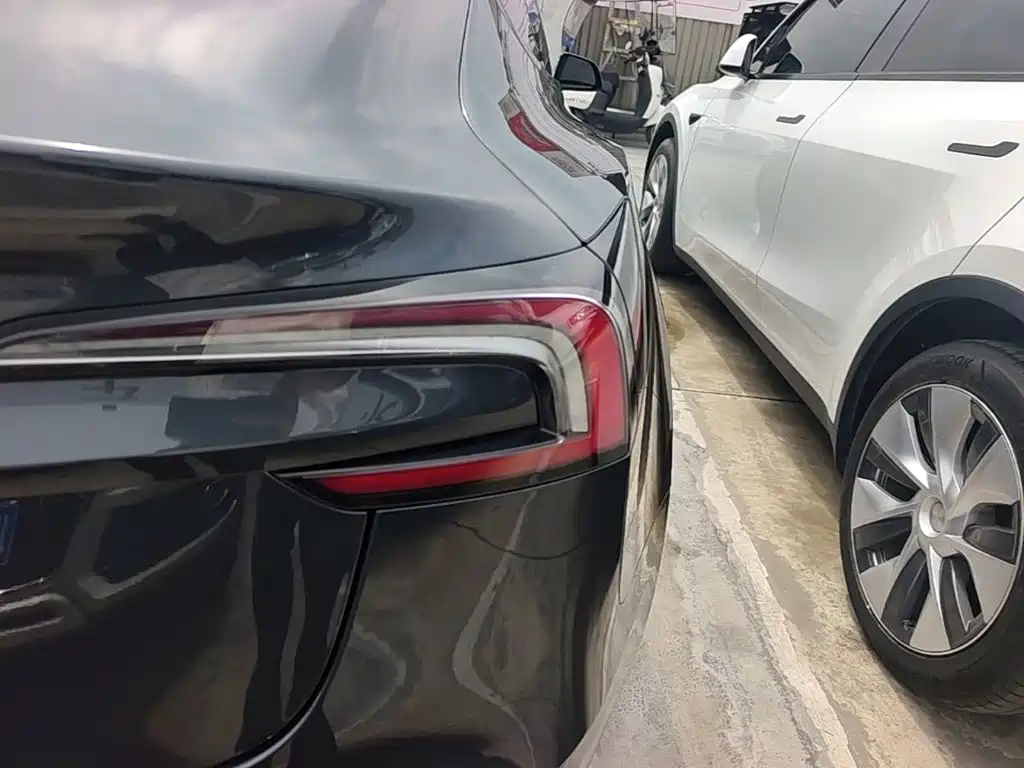 Tesla Model 3 — миниатюра 8