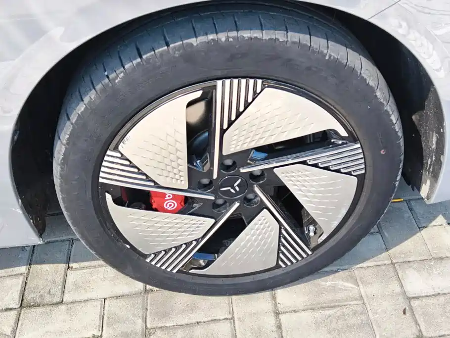 Hongqi Hongqi EH7 — миниатюра 6
