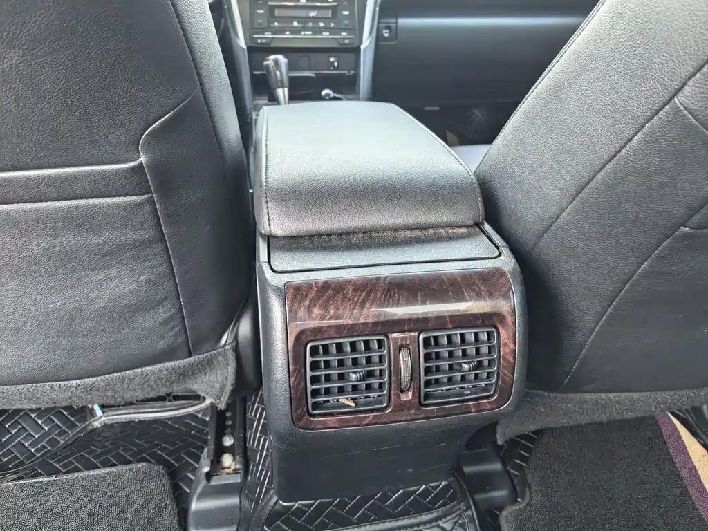 Toyota Camry — миниатюра 6