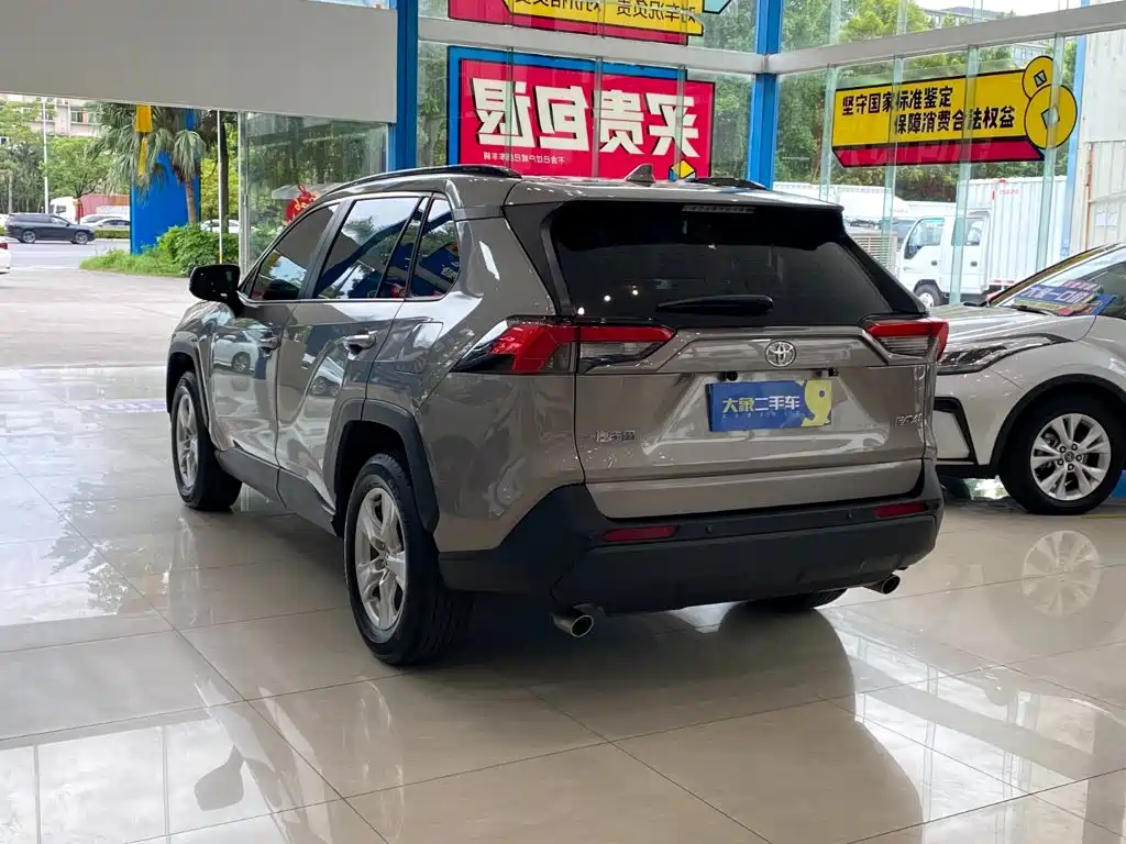 Toyota RAV4 — миниатюра 12