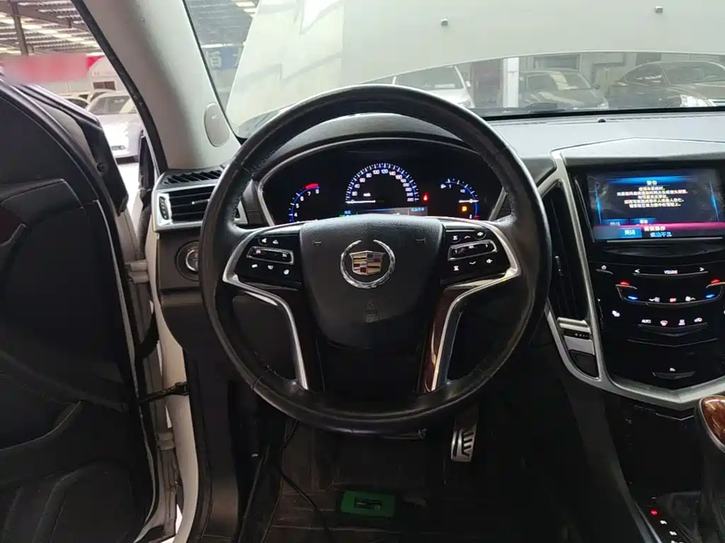 Cadillac SRX — миниатюра 11