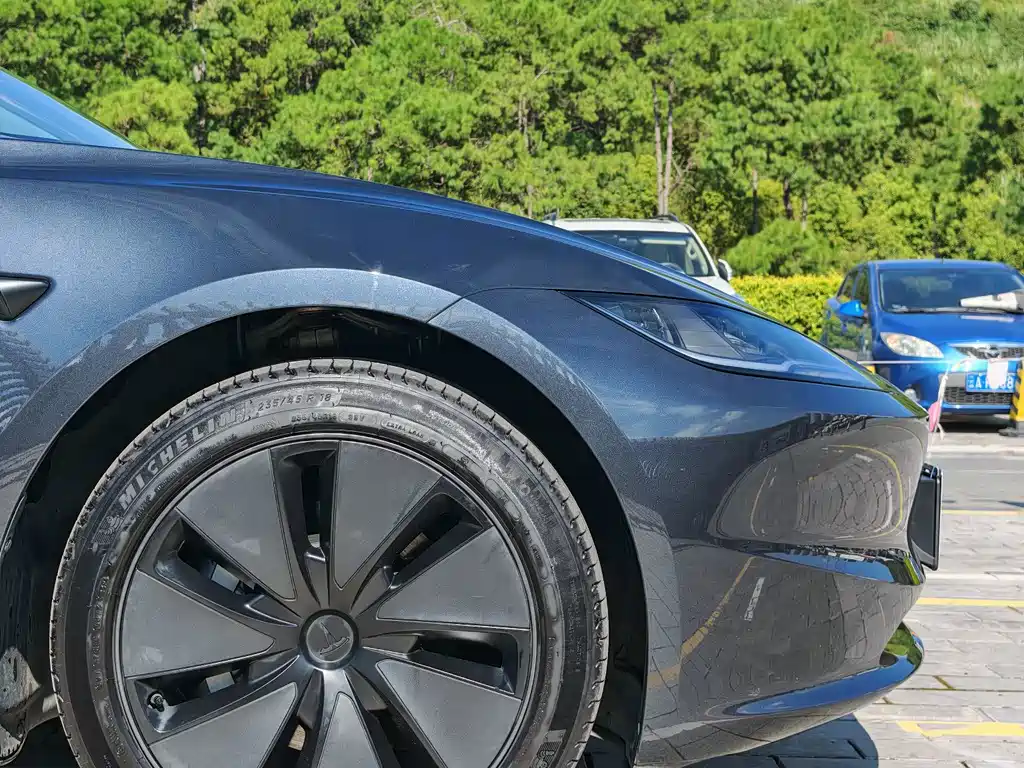 Tesla Model 3 — миниатюра 6