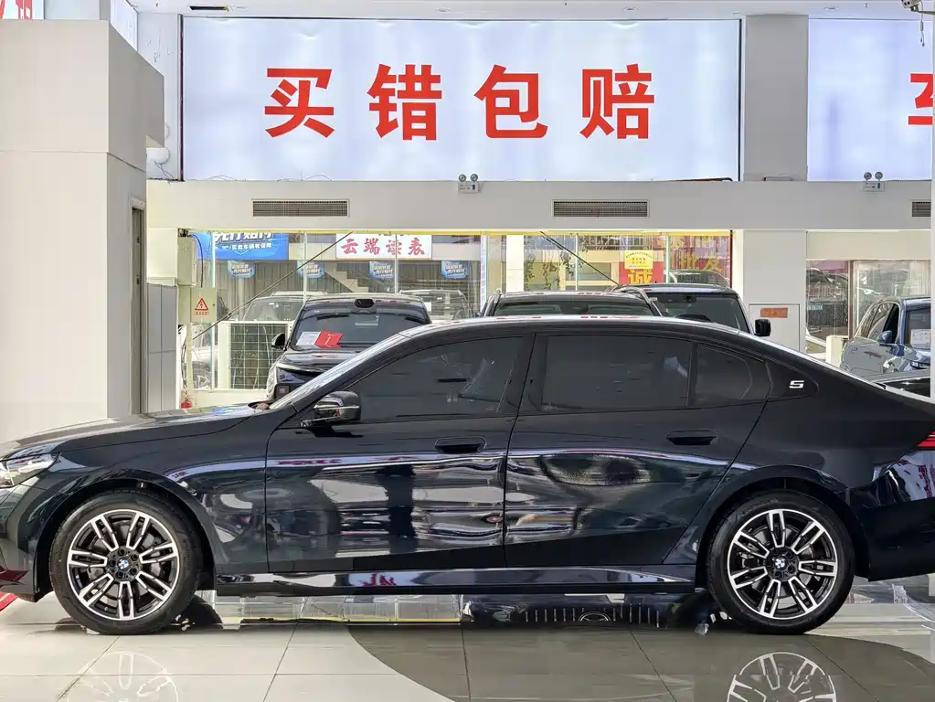 BMW 5 Series — миниатюра 20
