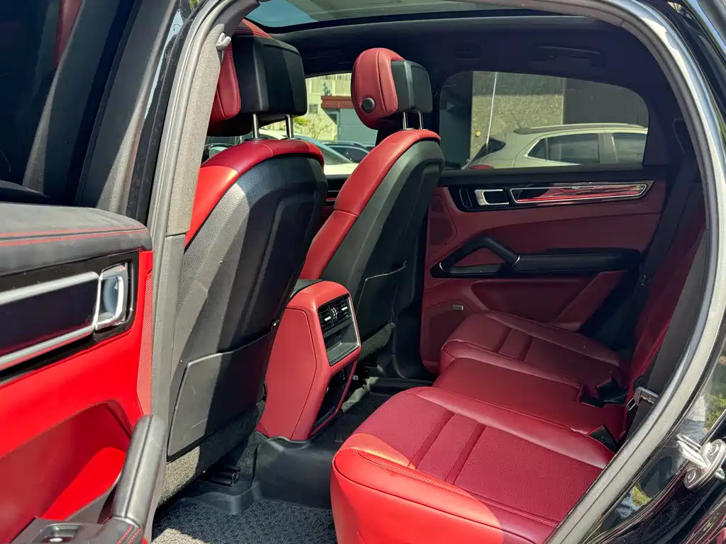 Porsche Cayenne — миниатюра 4