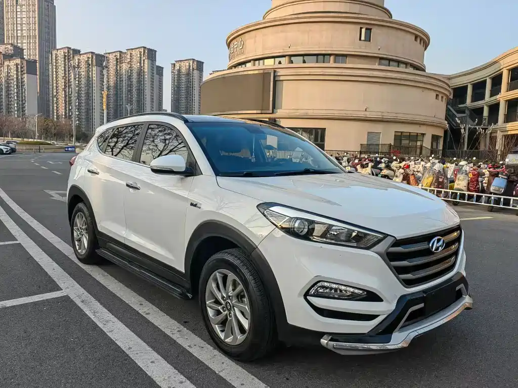 HYUNDAI TUCSON