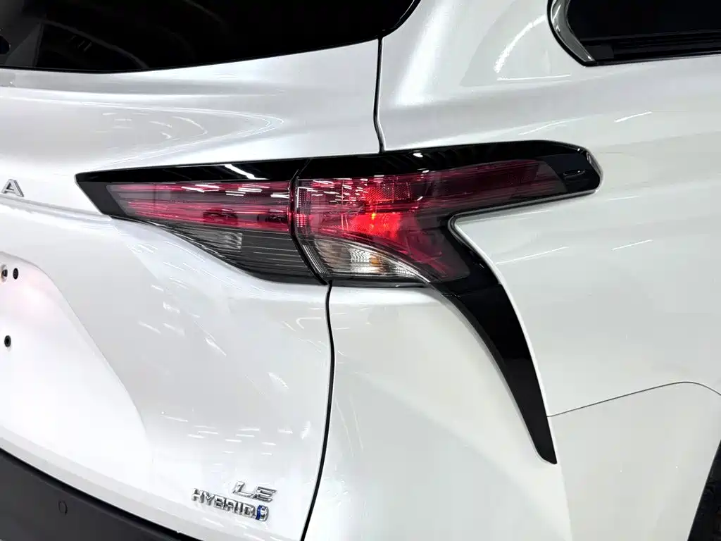 Toyota Sienna — миниатюра 7