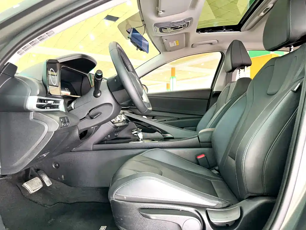 Hyundai Elantra — миниатюра 7