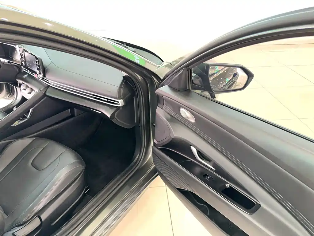 Hyundai Elantra — миниатюра 15