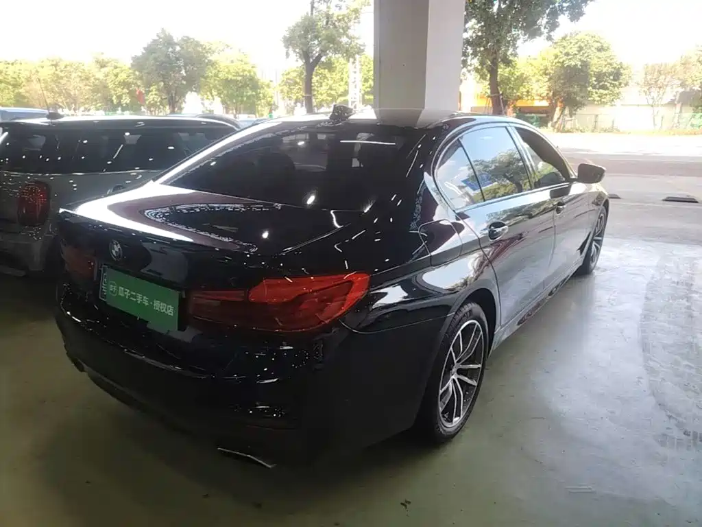 BMW 5 Series — миниатюра 7