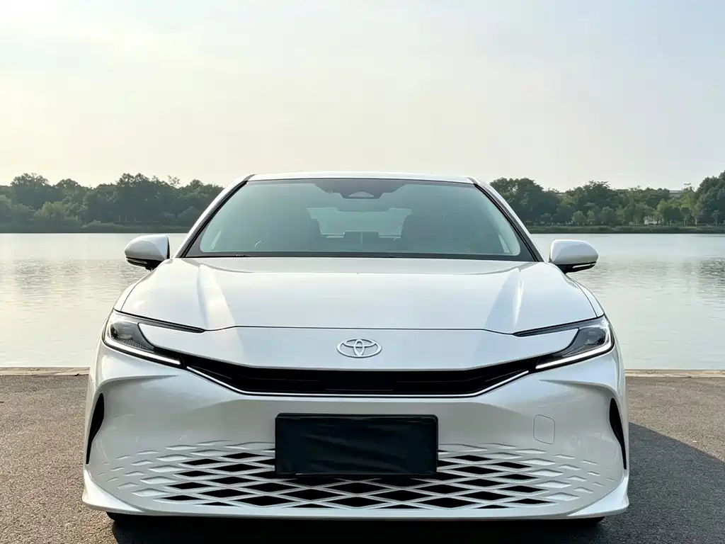 Заказать Toyota Camry 2026 года за 3 567 964 ₽  из Китая