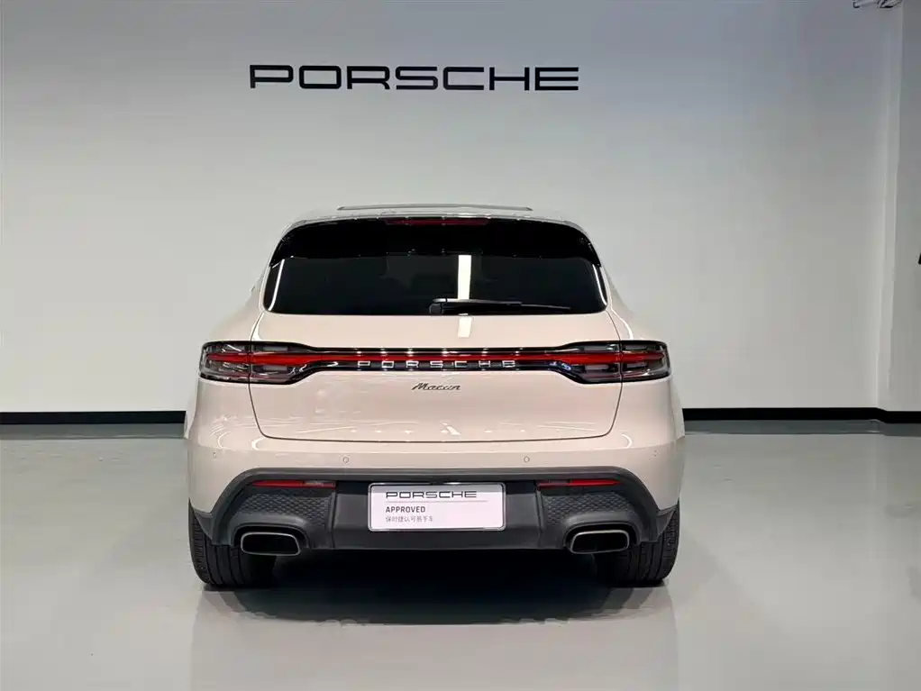 PORSCHE MACAN