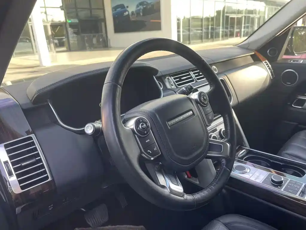 Land Rover Range Rover — миниатюра 7