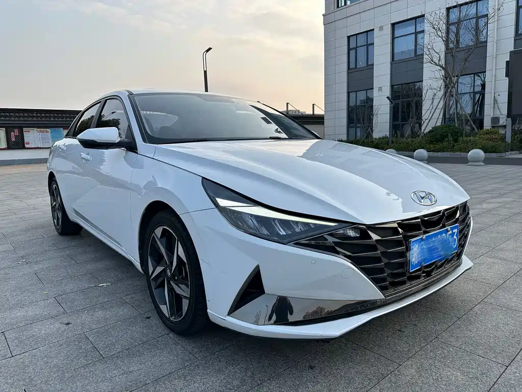Hyundai Elantra — миниатюра 3