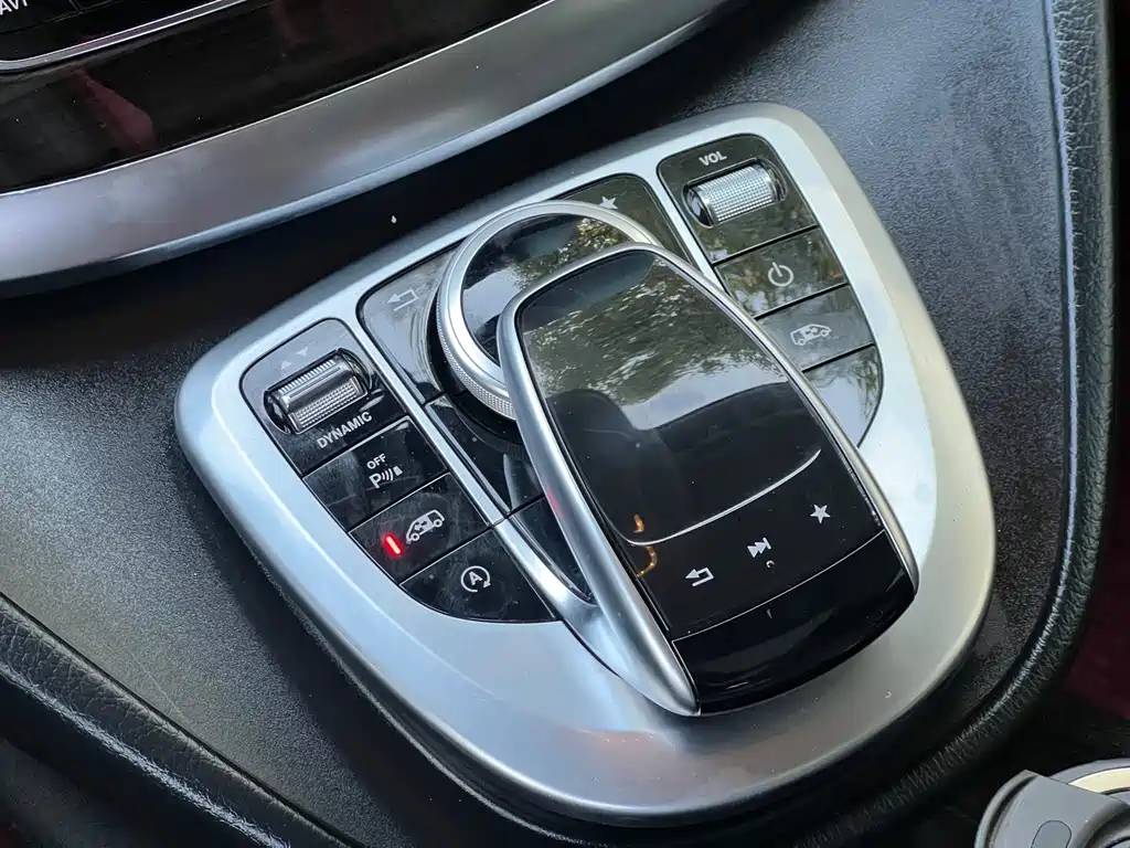 MERCEDES-BENZ V CLASS