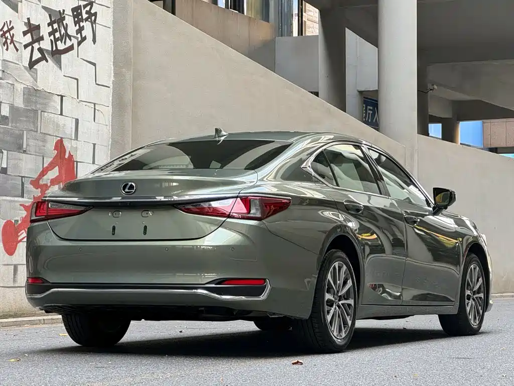 Lexus ES — миниатюра 5