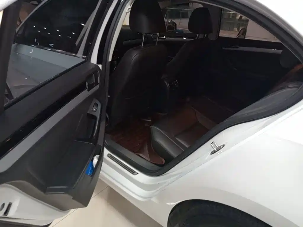 Volkswagen Sagitar — миниатюра 17