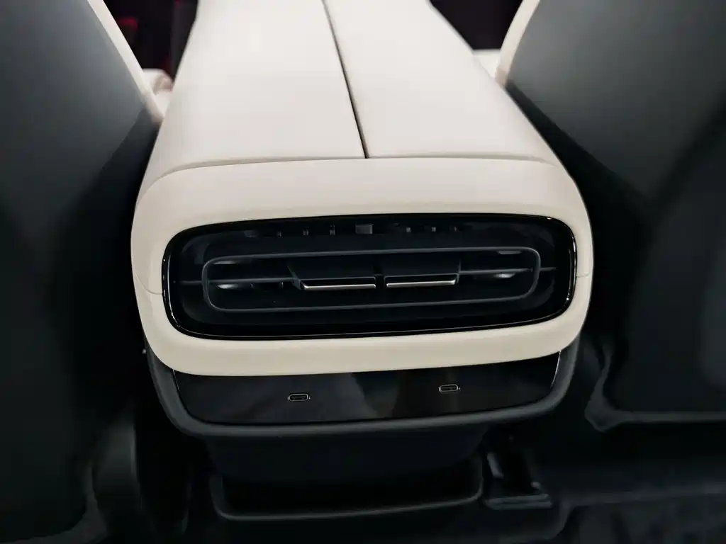 Xiaomi SU7 — миниатюра 5
