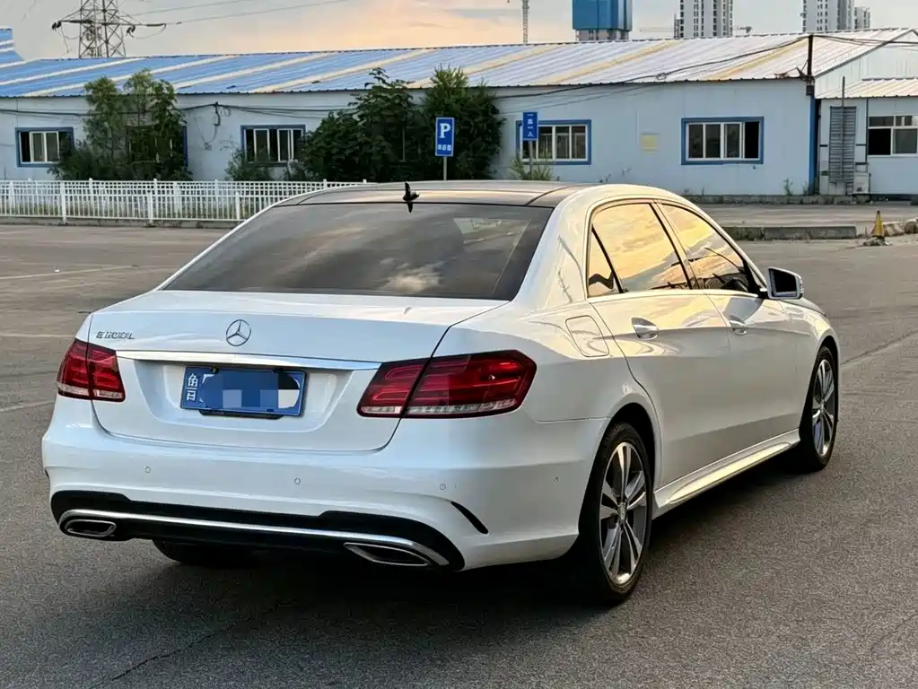 Mercedes-Benz E-Class — миниатюра 6