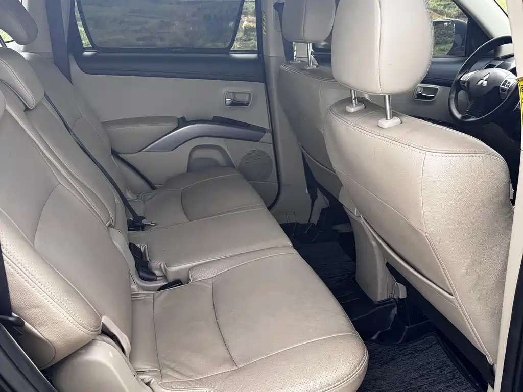 Mitsubishi Outlander (Import) — миниатюра 10