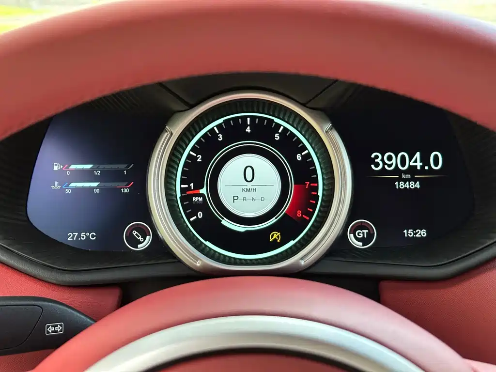 Aston Martin DB11 — миниатюра 21