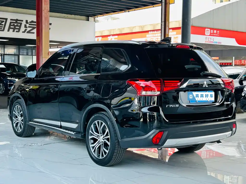 MITSUBISHI OUTLANDER