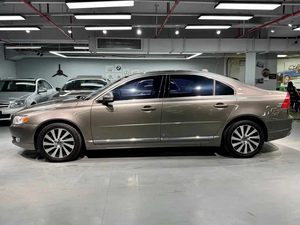 Volvo S80L 2014 2.0T T5