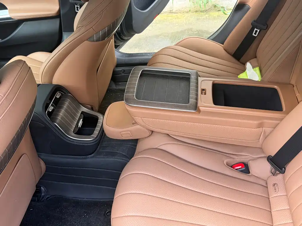 Mercedes-Benz E-Class — миниатюра 9