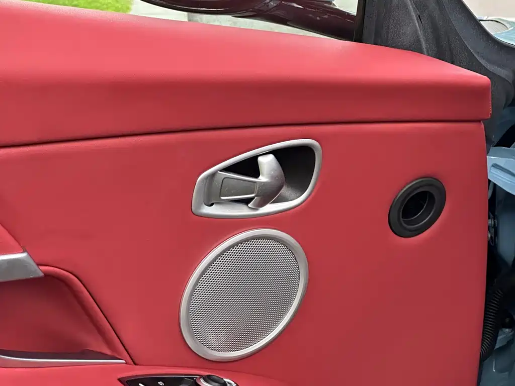 Aston Martin DB11 — миниатюра 23