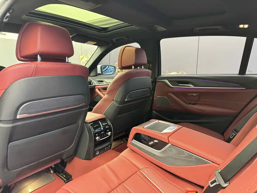 BMW 5 Series — миниатюра 8