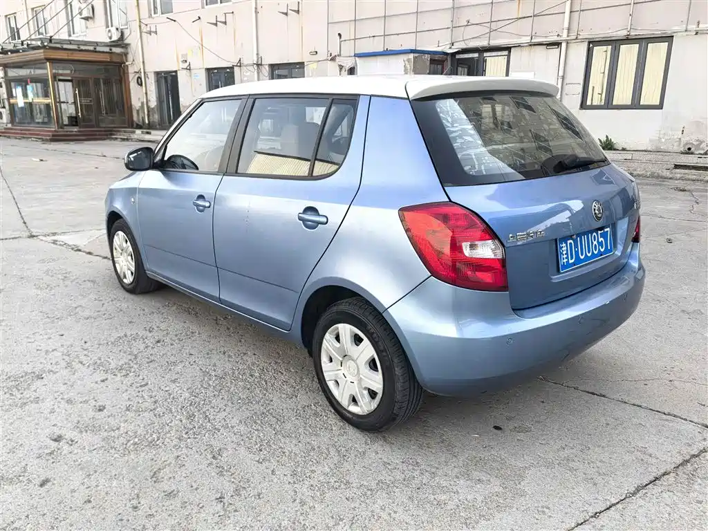 Skoda Fabia 1.4L Auto Crystal Supreme Edition, фото 6