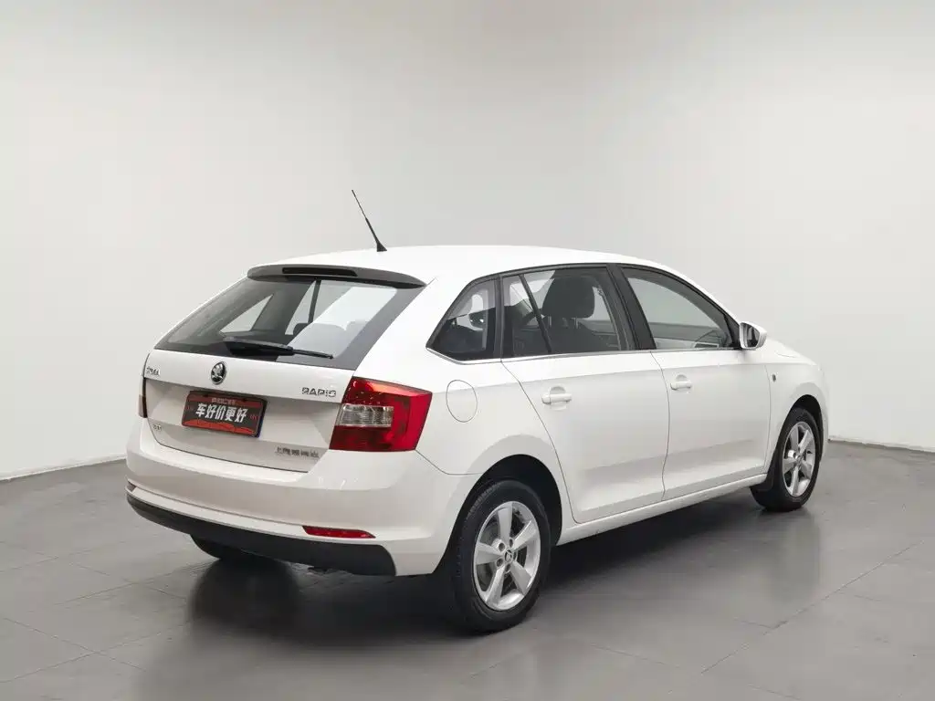 Skoda Rapid Spaceback — миниатюра 2