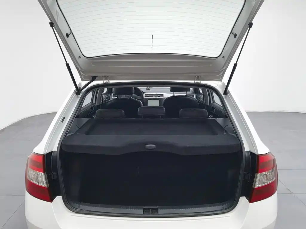 Skoda Rapid Spaceback — миниатюра 16
