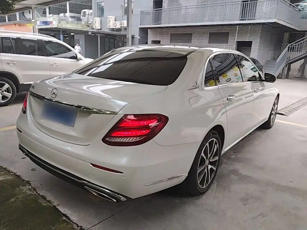 Mercedes-Benz E-Class — миниатюра 7