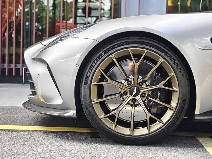 Aston Martin V8 Vantage — миниатюра 4