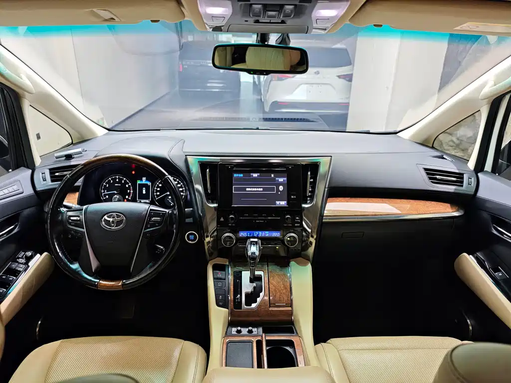 Toyota Alphard 2018 3.5L Luxury