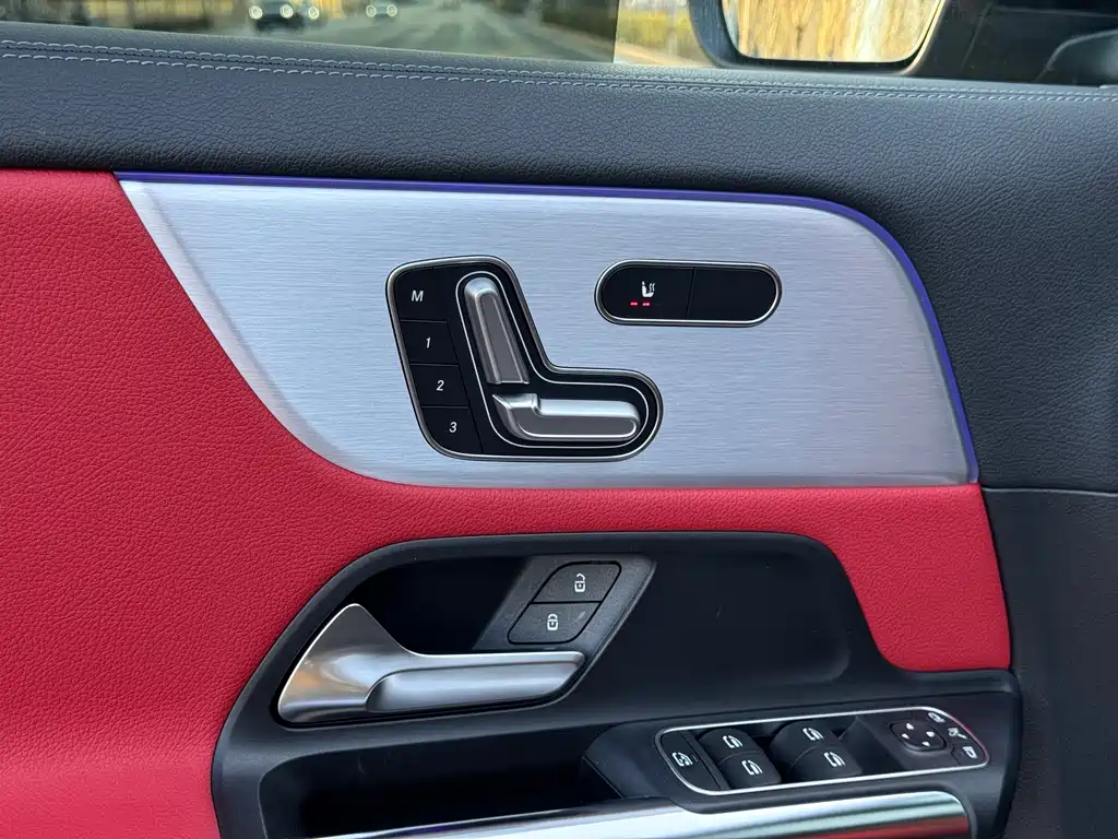 MERCEDES-BENZ GLA AMG