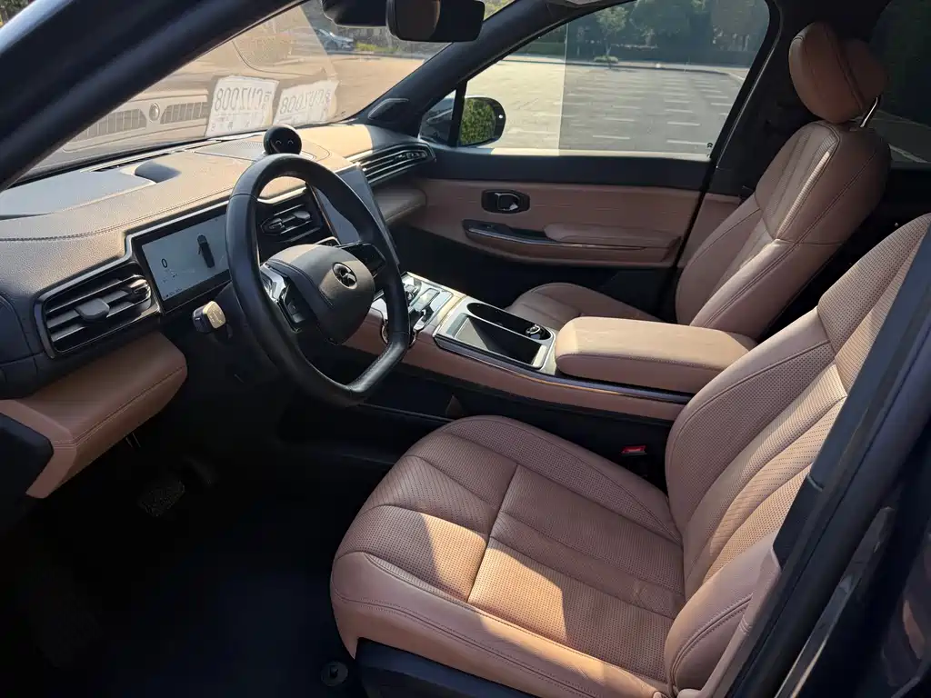 NIO ES8 2020 580KM мест